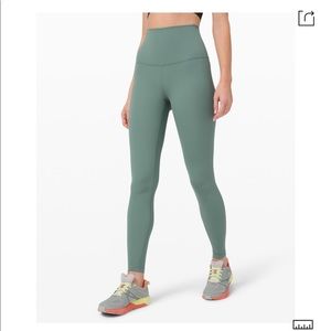 Lululemon wunder under